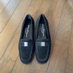 フェラガモ　ブラックスエードローファー