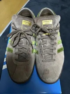 adidas コラボ スニーカー