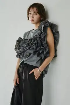 【新品未使用】 Hella volume ruffle tops チャコール Hella volume ruffle tops - メルカリ