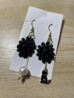 ブラックフラワー猫モチーフ ハンドメイドピアス