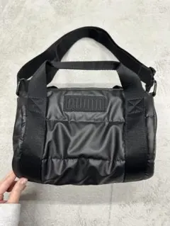 PUMA ブラックショルダーバッグ