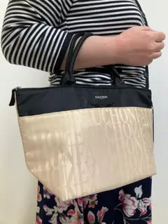 【新品】フォショントートバッグ色鮮やかな高級感溢れるデザイン