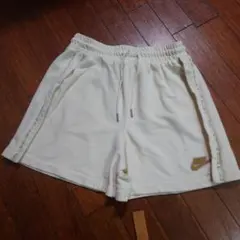 Nike ホワイトショートパンツМ
