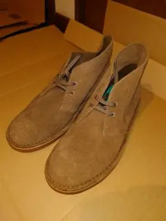 Clarks　ベージュ スエード チャッカブーツ