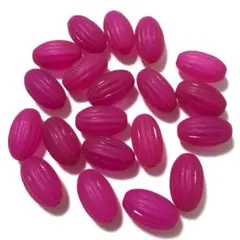 プラスチックビーズ★スジ入りオーバル★マットダークピンク★２０個【B3975】