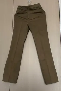 ➐ カーキ　ストレートスラックス