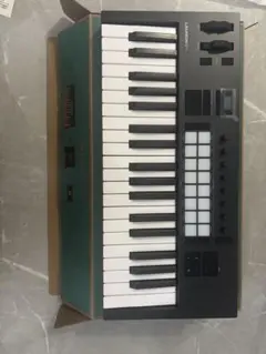 Novation Launchkey 37 MK4キーボードのサムネイル