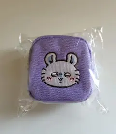 ちいかわ　カラビナつき刺繍スクエアミニポーチ　モモンガ