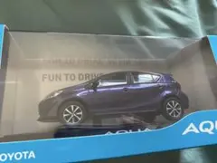 TOYOTA AQUA パープル ミニカー 1/43のサムネイル