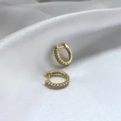 【新品☆送料込み】ゴールドジルコニアループピアス　シンプル