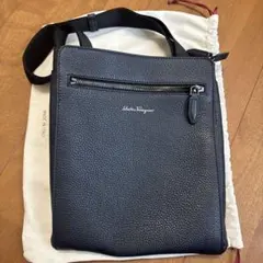 フェラガモ　ショルダーバッグ　メンズのサムネイル