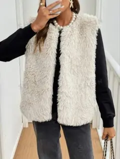 新品未使用　SHEIN ふわふわファーベスト　Sサイズ