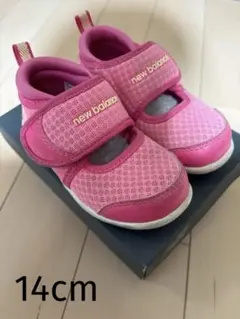 14cm【new balance】ピンクサンダルのサムネイル
