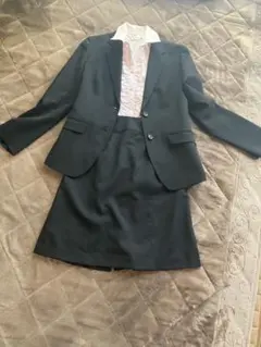 美品　大学入学式　レディース　9号　ブラックスーツ　ブラウス