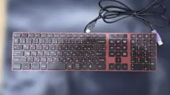 有線キーボード　　保護カバー付きのサムネイル
