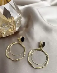 【新品未使用】SHEIN ゴールド ツイストフープイヤリング