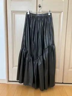 レザー風黒スカート