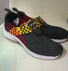 【美品】NIKE Woven スニーカー ブラック レッド イエローのサムネイル