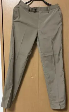 UNIQLO ベージュ スラックス