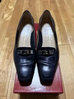 Salvatore Ferragamo ブラックパンプス