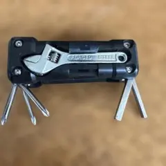 16 IN ONE マルチツール 携帯工具 メンテナンスのサムネイル