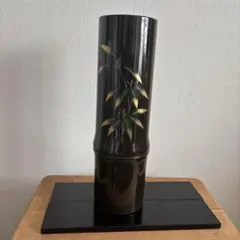 竹の装飾付き黒色花瓶のサムネイル