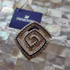 Swarovski ◇モダンなブローチ