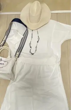 大人可愛い♪新品カットソー白　ほぼ新品未使用のサムネイル