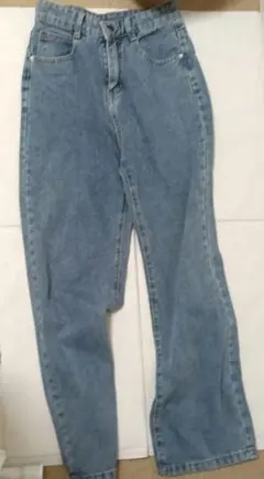 ライトブルーストレートデニム