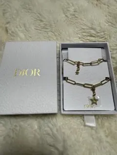 DIOR ノベルティ　チャーム キーホルダー 星 CDロゴ 箱付きのサムネイル
