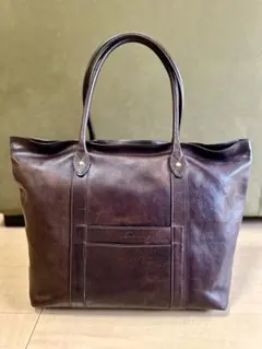 美品⭐️IL RICCIO レザー ショルダーバック　ブラック　ロゴ型押し 美品⭐️IL RICCIO レザー ショルダーバック ブラック ロゴ型