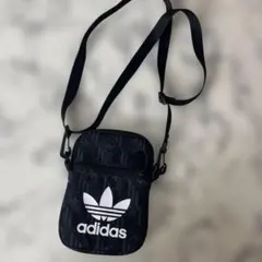 adidas アディダス　ショルダーバックのサムネイル