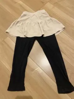 110サイズ ベージュフリルスカートと黒レギンス