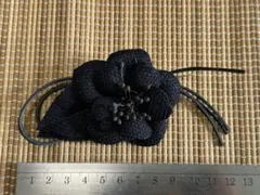 黒い花モチーフのコサージュ【まとめ買い割あり】
