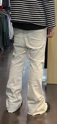パンツ White flare denim pants swag flex Yoko flare jeans Yoko swag bolan flexwitme - メルカリ