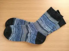 青系ストライプの靴下