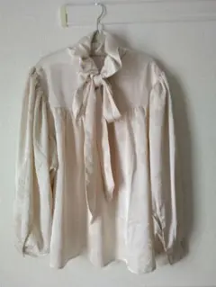 H&M アイボリー リボン付きブラウス