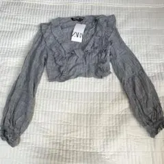 新品未使用タグ付き✨️ZARA グレー フリルブラウスのサムネイル