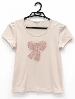 TO BE CHIC 半袖Tシャツ ビーズリボン装飾のサムネイル