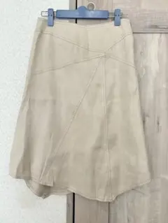 アシンメトリーベージュフレアスカート