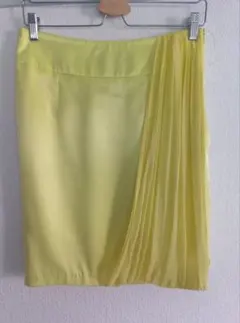 未使用品　光沢イエロー　タイトスカート