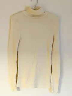 ユニクロ　エクストラファインメリノリブタートルネックセーター