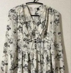 【新品未使用】スナ系 韓国風 花柄 アイボリーとブラック ロングワンピース S