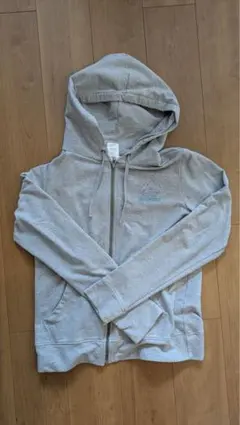 Patagonia women’s グレー ジップアップパーカー山と太陽刺繍