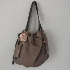 カーキ色ナイロン 巾着型ショルダーバッグ