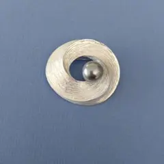 ブローチのサムネイル