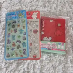 ①ディズニー　ぷくぷくシール2枚　ベイマックス 2WAYシール帳 Lサイズ