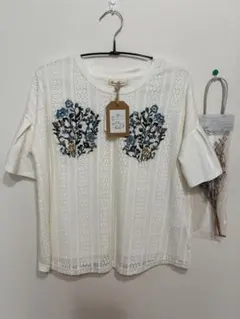 ★タグあり　未使用　ソウルベリー　胸元花刺繍レースカットソー　Tシャツ　Mサイズのサムネイル