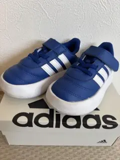adidas 青 スニーカー ストラップ付き