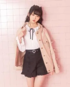 Honey Cinnamon ハートバックルフリルショートパンツ